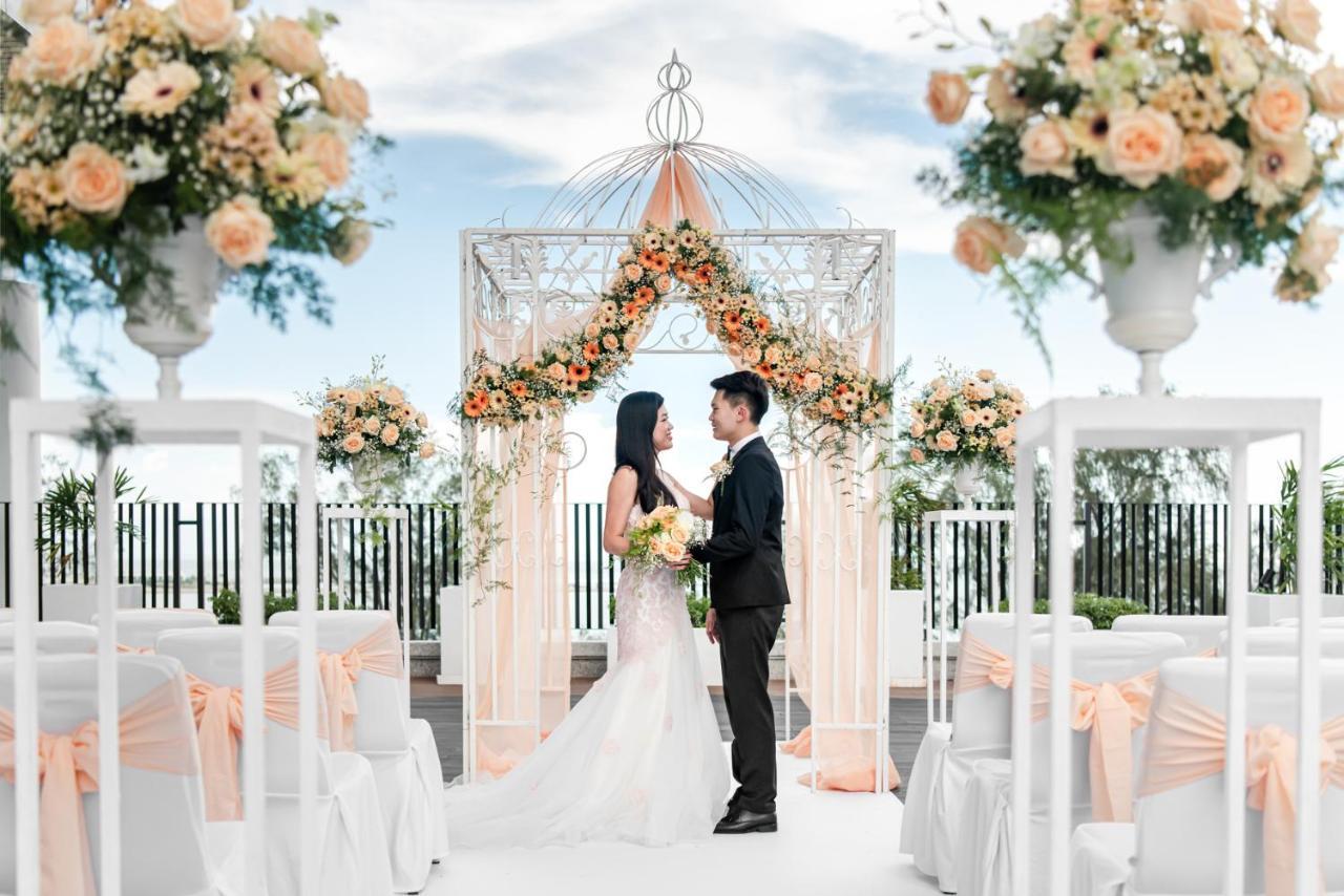 ذا جورني ريزورت هوتيل آند ريزيدنسز جورج تاون المظهر الخارجي الصورة A wedding in the Philippines