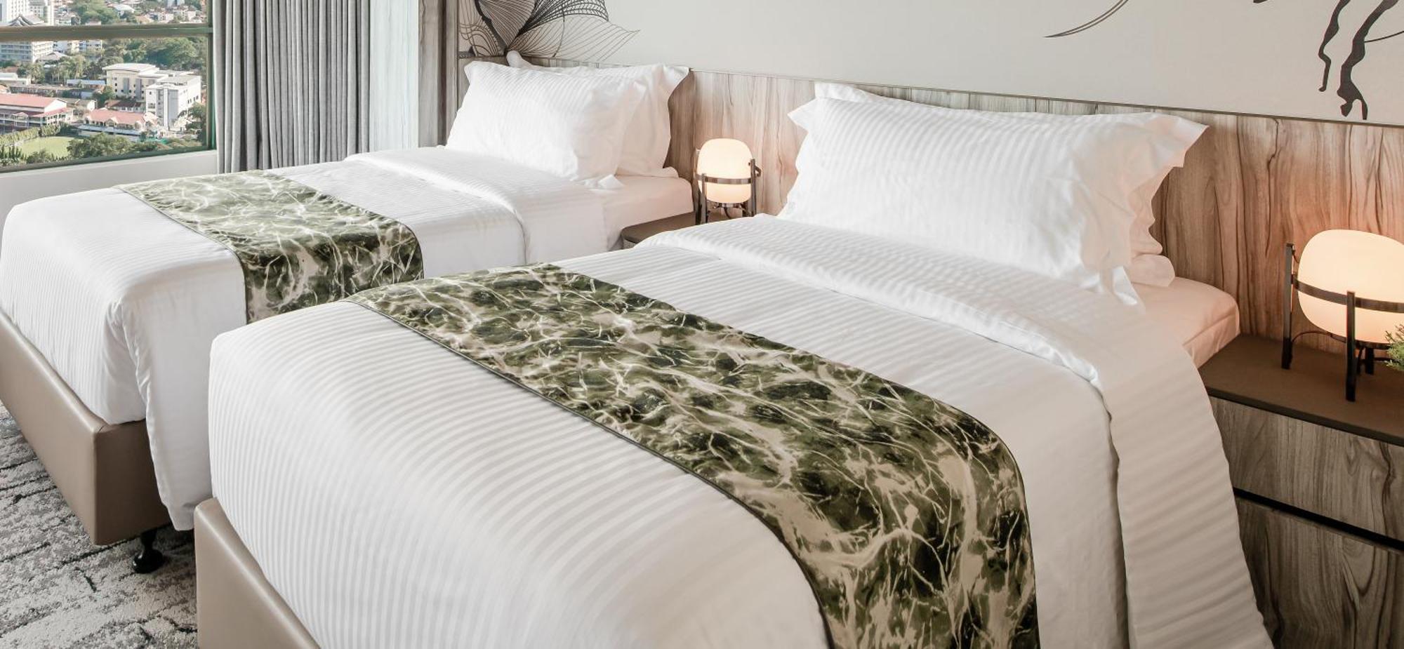ذا جورني ريزورت هوتيل آند ريزيدنسز جورج تاون المظهر الخارجي الصورة A bed runner