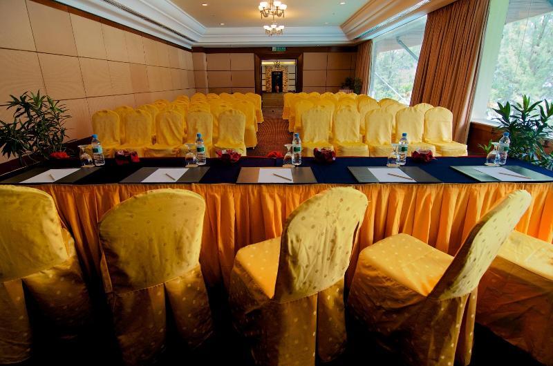 ذا جورني ريزورت هوتيل آند ريزيدنسز جورج تاون المظهر الخارجي الصورة The 2008 meeting of the ASEAN–India Business Council