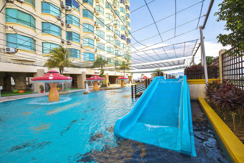 ذا جورني ريزورت هوتيل آند ريزيدنسز جورج تاون المظهر الخارجي الصورة The pool at the 10th floor of the building